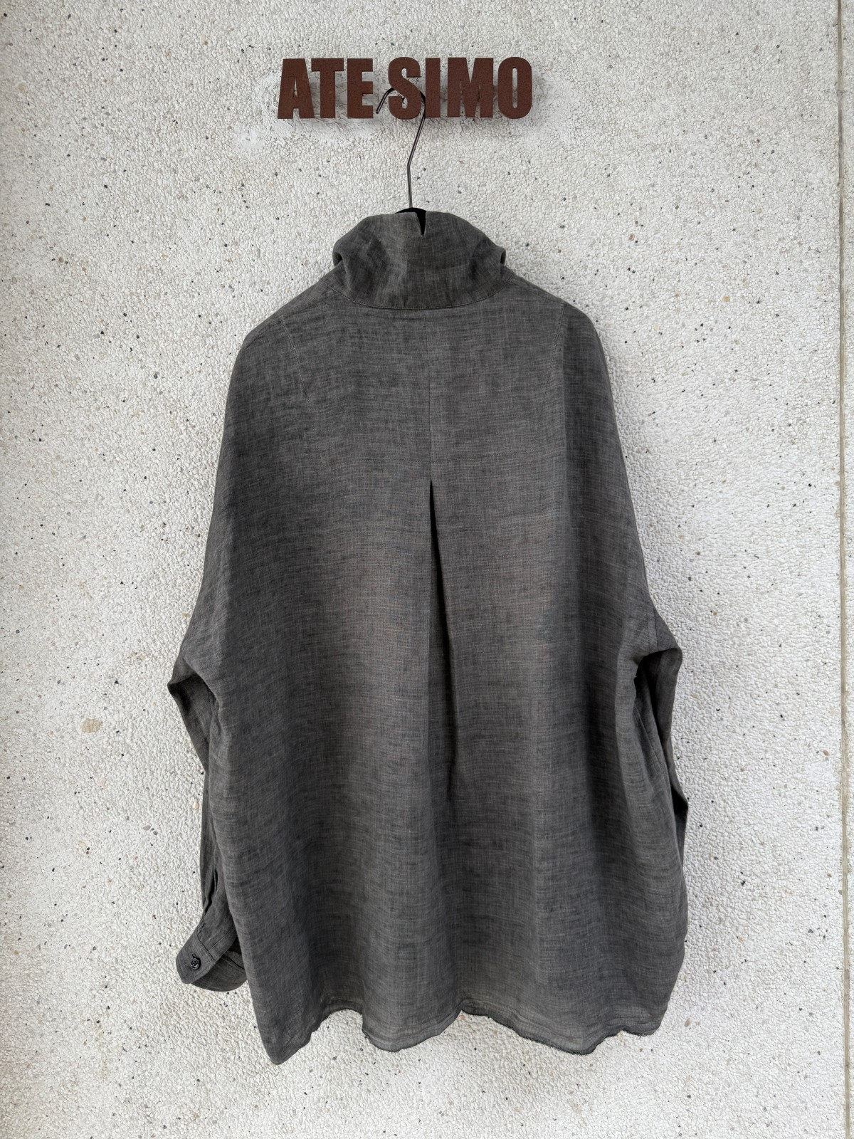 Wide stand-collar long-sleeve shirt