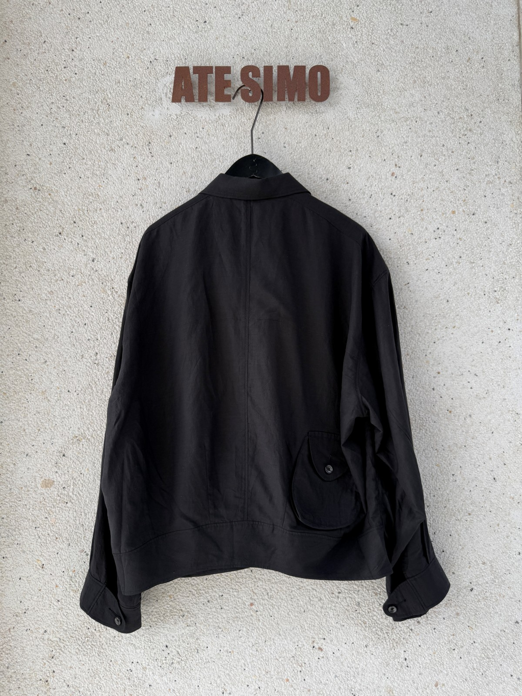 Collared short jacket with multiple pockets