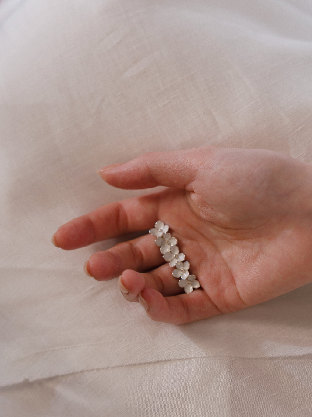 Nanyang Porcelain White Double-Finger Floral Ring