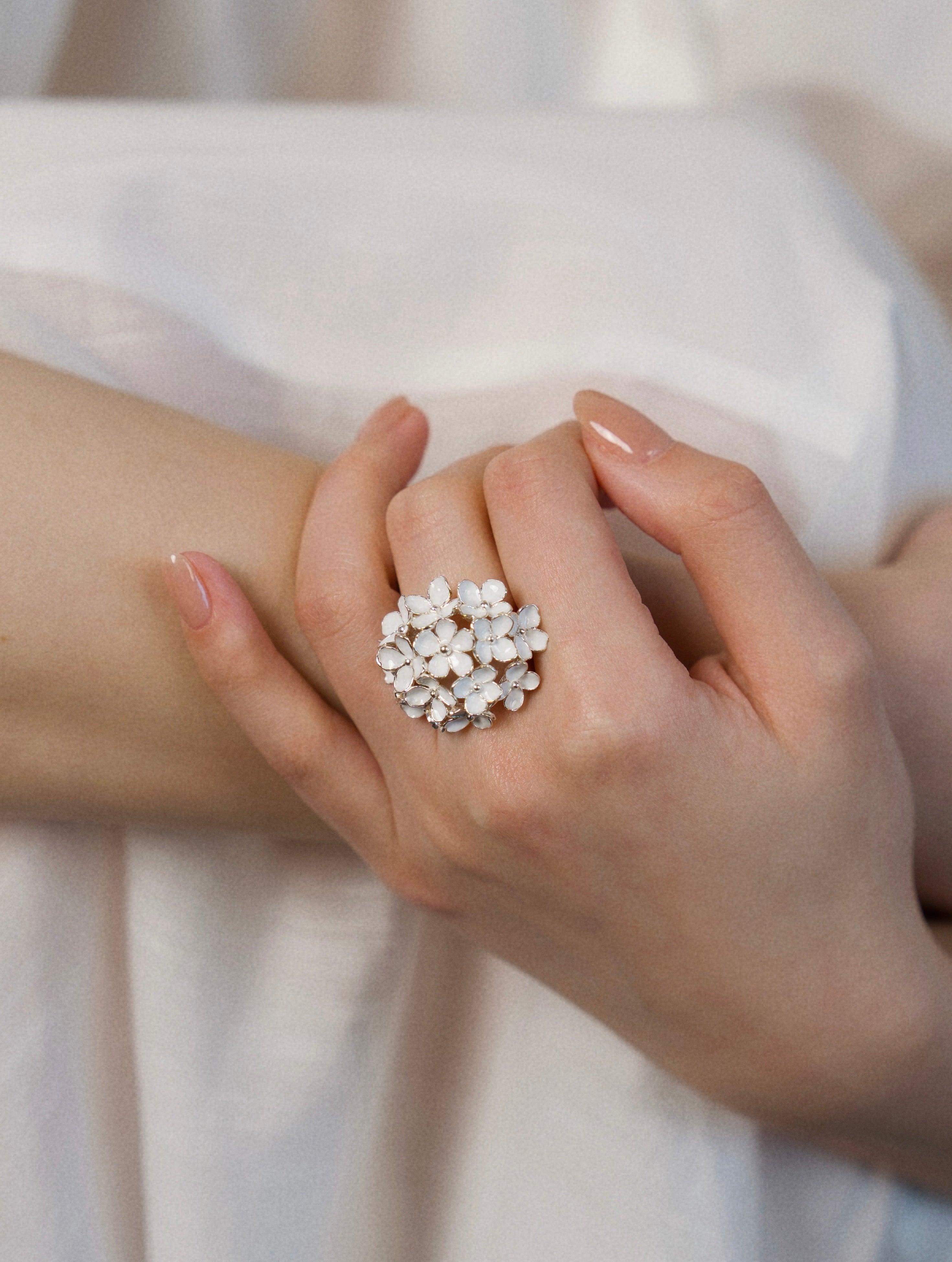 Nanyang Porcelain White Dome Floral Ring