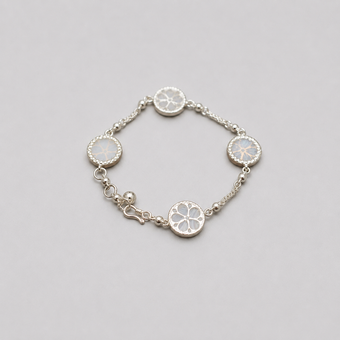 White Agate Inlaid Hollow Floral Bracelet