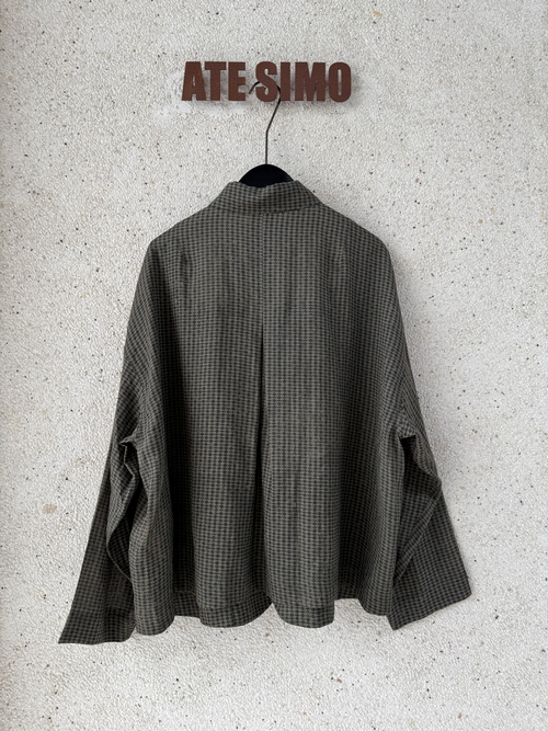 Collared cropped long-sleeve shirt