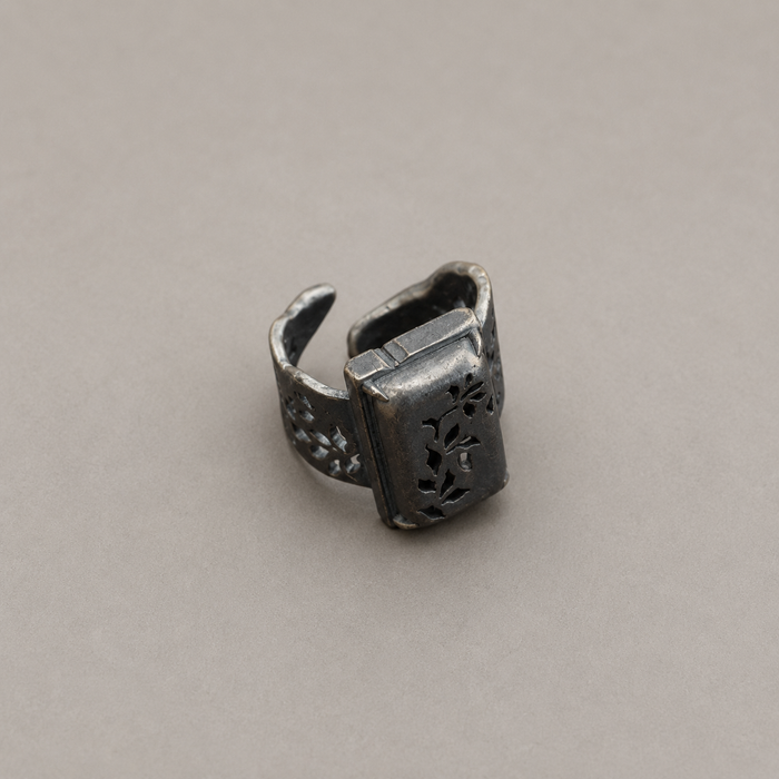 Cubic Leaf Carved Ring