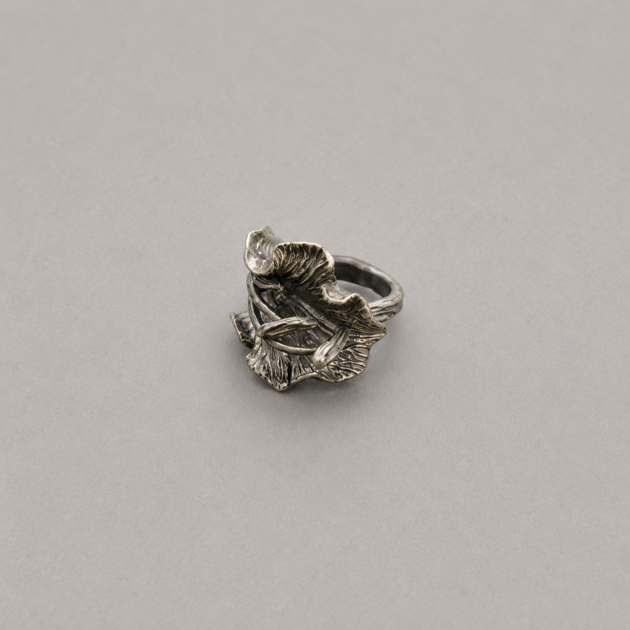 Wavy Petal Ring