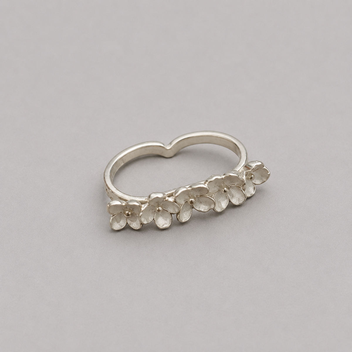 Nanyang Porcelain White Double-Finger Floral Ring