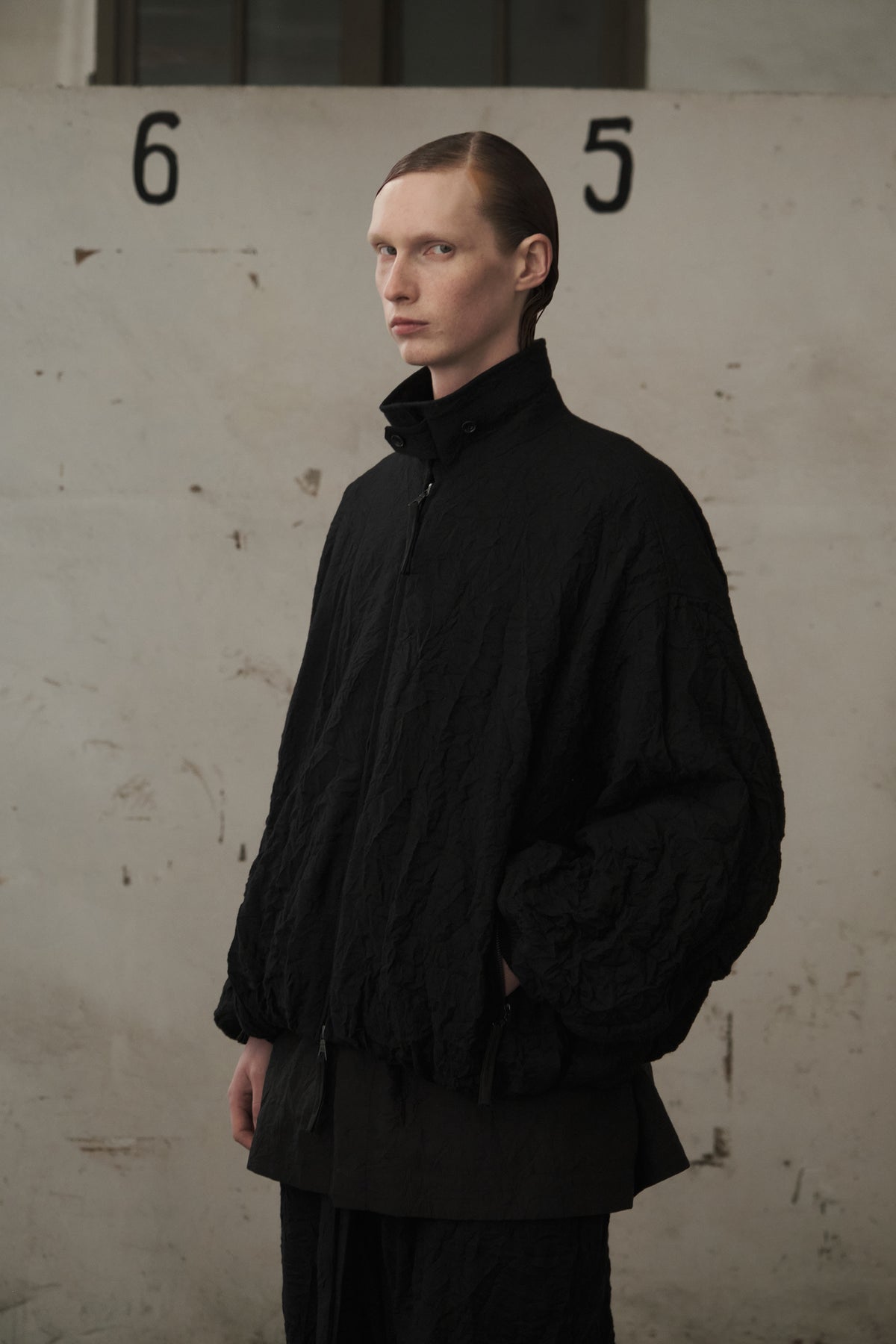 Pleated Zip Cropped Jacket (Black)