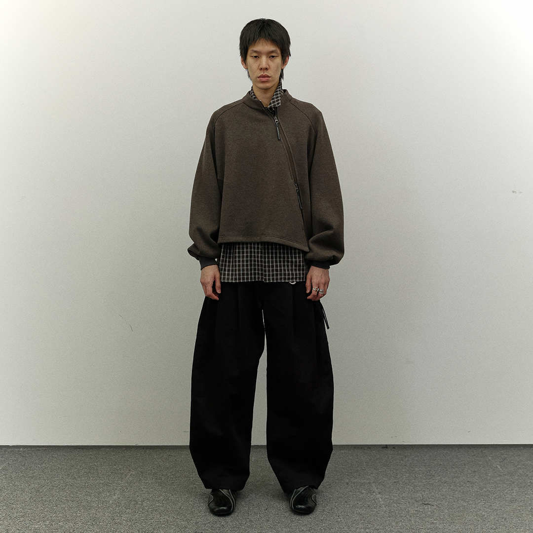 Oblique Zipper Sweatshirt