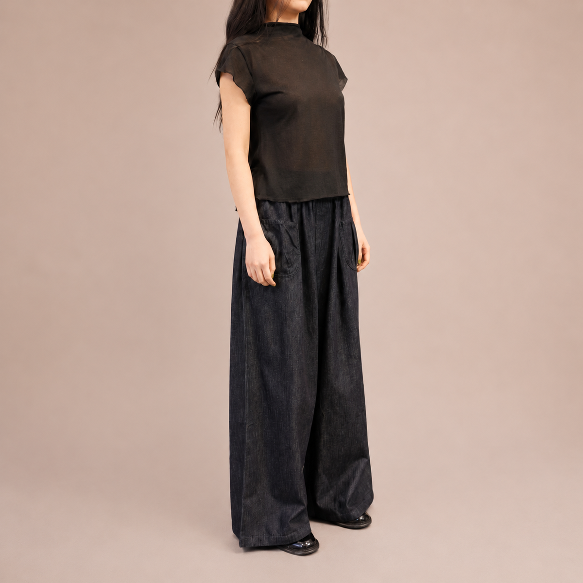 Lightweight Sheer Short-Sleeve T-Shirt (Noir)
