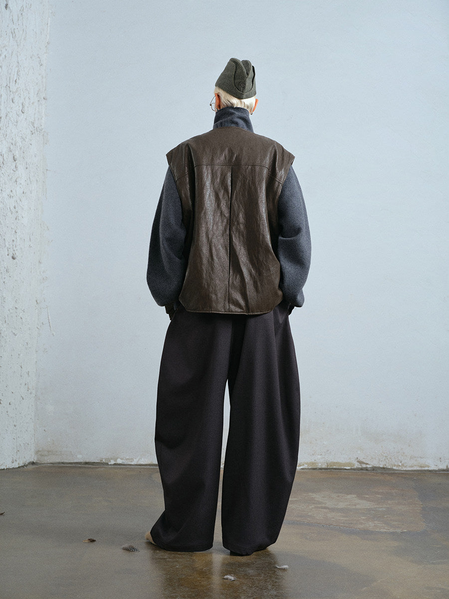 Pleated curved wide-leg trousers
