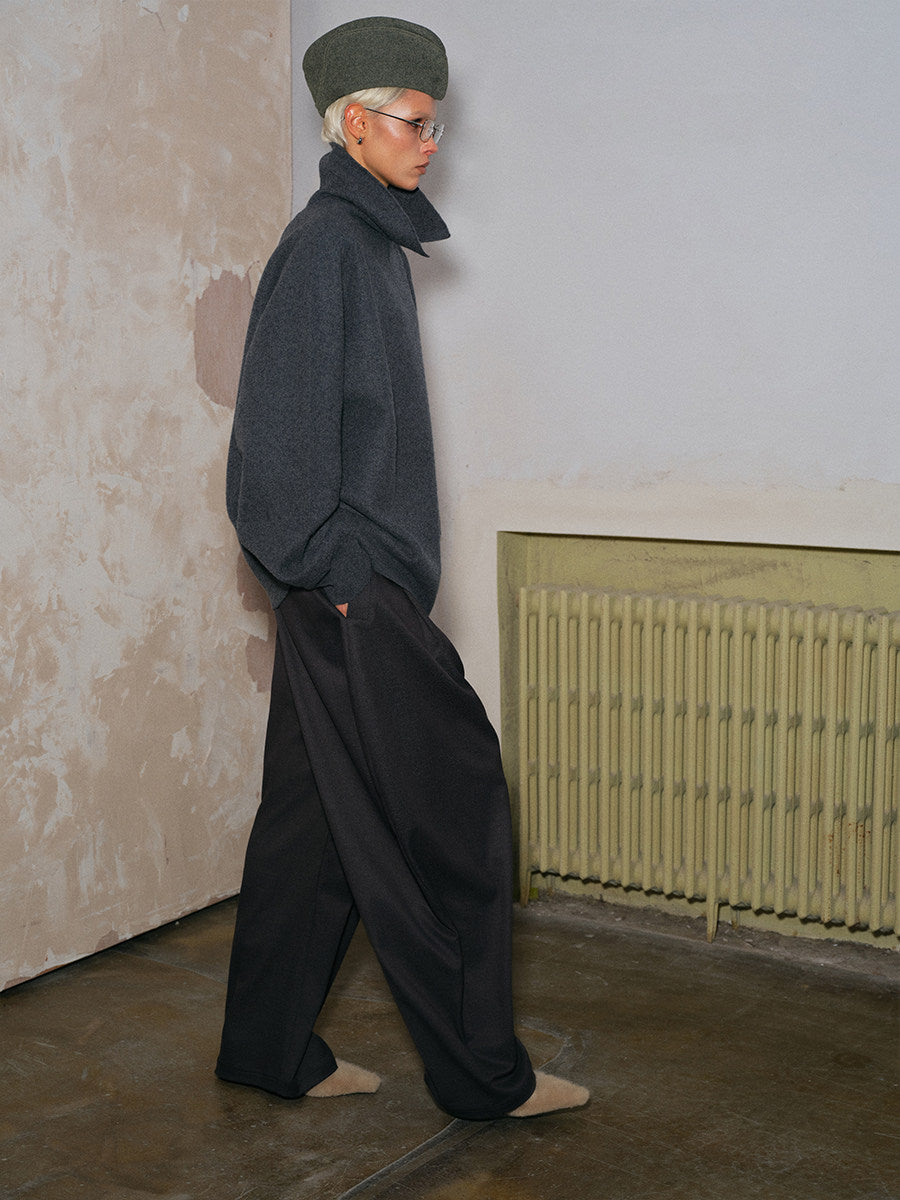 Pleated curved wide-leg trousers