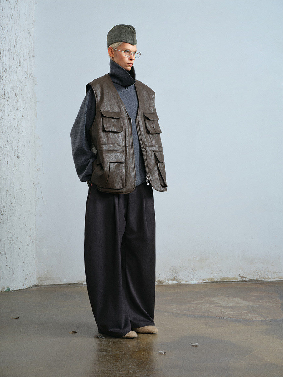Pleated curved wide-leg trousers