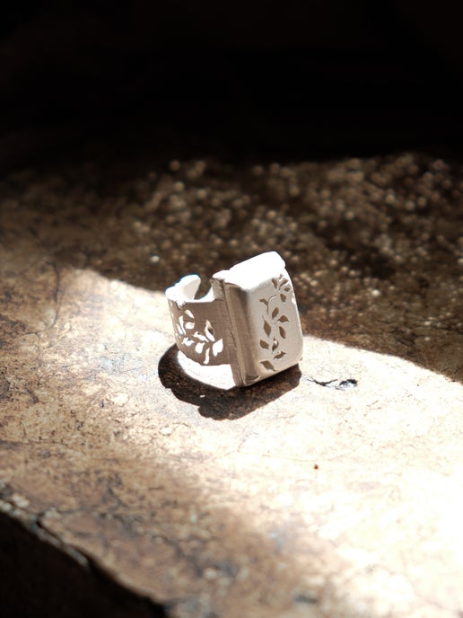 Cubic Leaf Carved Ring
