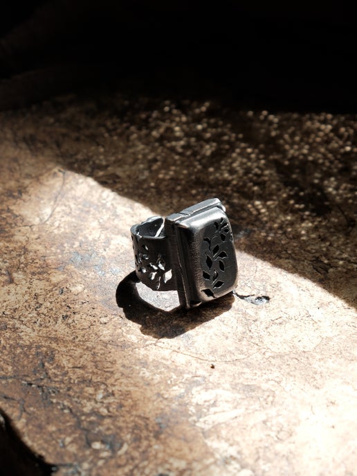 Cubic Leaf Carved Ring