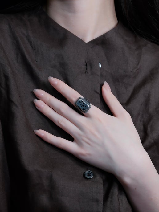 Cubic Leaf Carved Ring