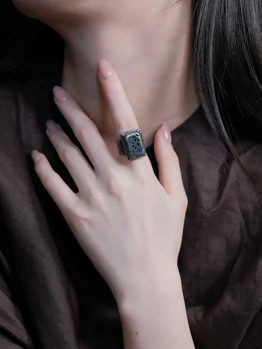 Cubic Leaf Carved Ring
