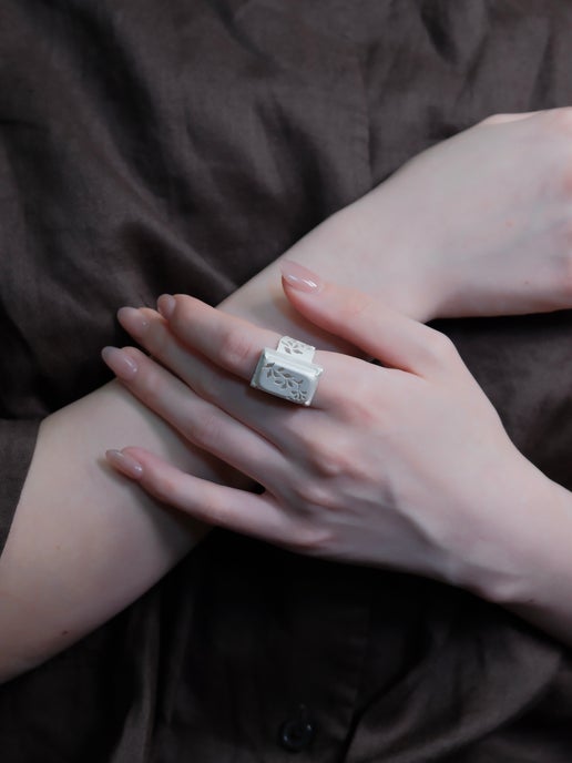 Cubic Leaf Carved Ring